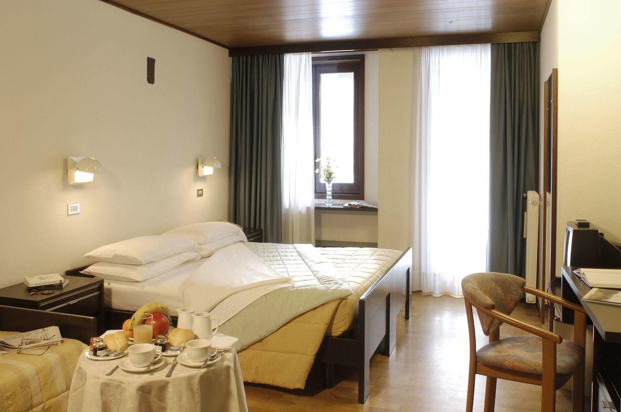 Hotel Mirella Ponte Di Legno Buitenkant foto